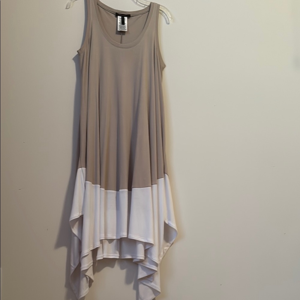 BCBG Max Azria Sleeveless Dress | Size Small | Beige & White | Flowy & Chic